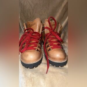 Danner Mountain Light Cascade Boots, Women’s 10 NWOB